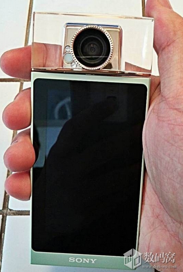 Odd-looking-Sony-selfie-phone-appears