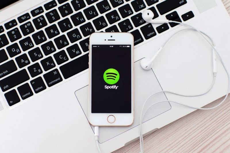 Spotify vs Apple Teaser